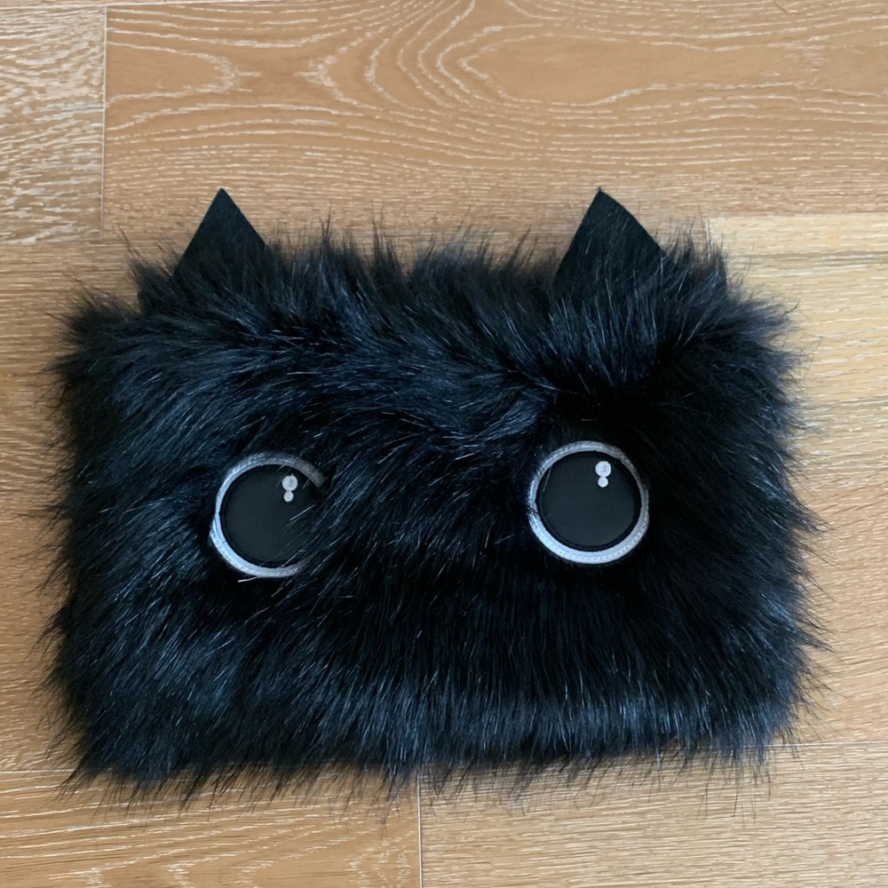 Fuzzy Cat Clutch